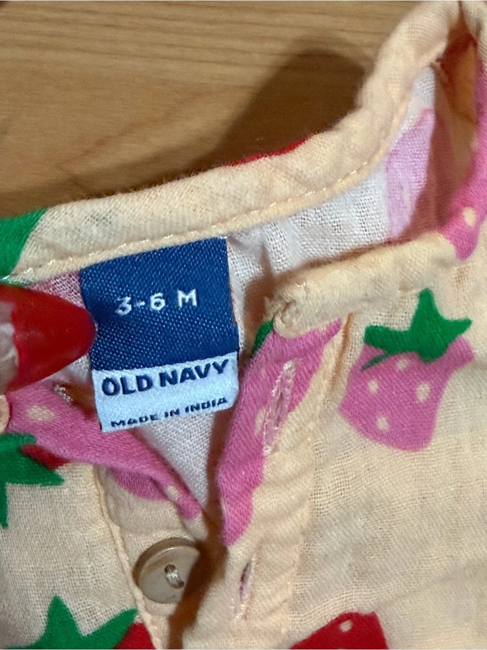 Infant GOOD Strawberry Old Navy Romper Size 3-6 months